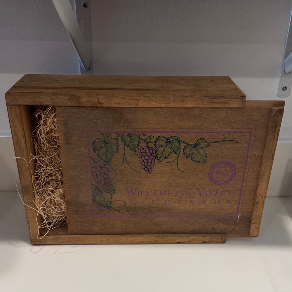 VINTAGE Wooden Wine Box with Grape Design, Willamette Valley Vineyards
